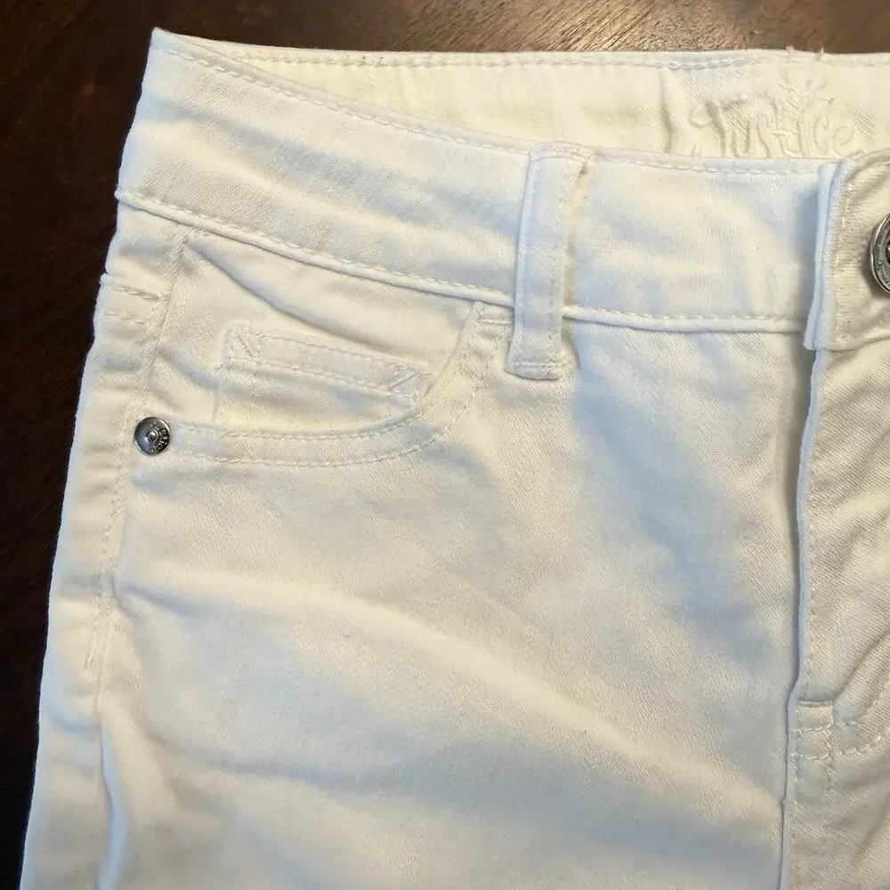 Justice Girls Sz 12 Slim White Bermuda Shorts 5 pocket roll leg belt loops EUC